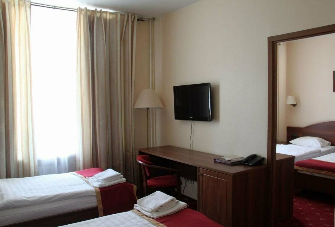 Фотографии номера Семейный двухкомнатный четырехместный номер в Гостинице Россия Санкт-Петербург