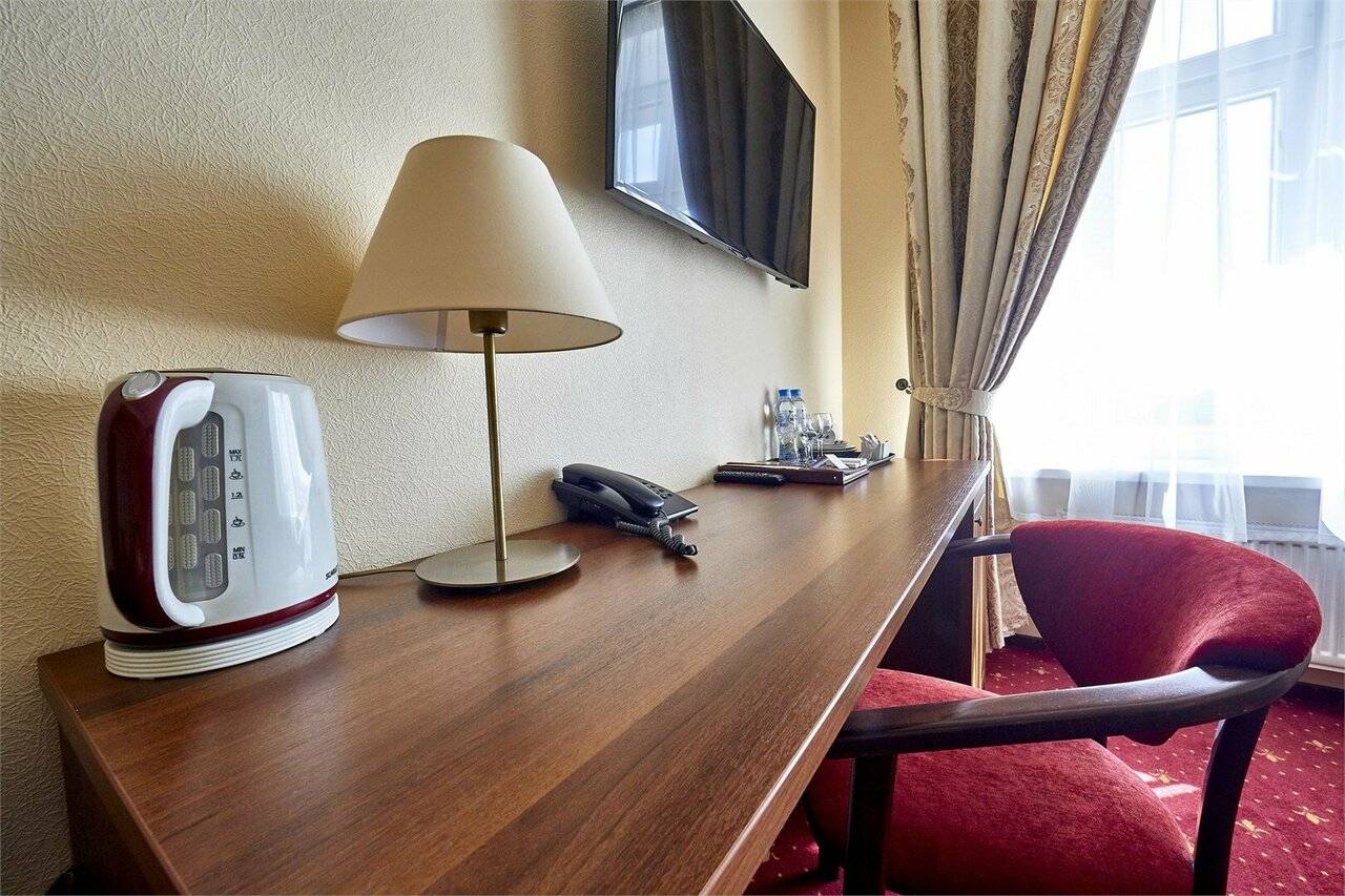 Фотографии номера Люкс - двухкомнатный в Гостинице Россия Санкт-Петербург