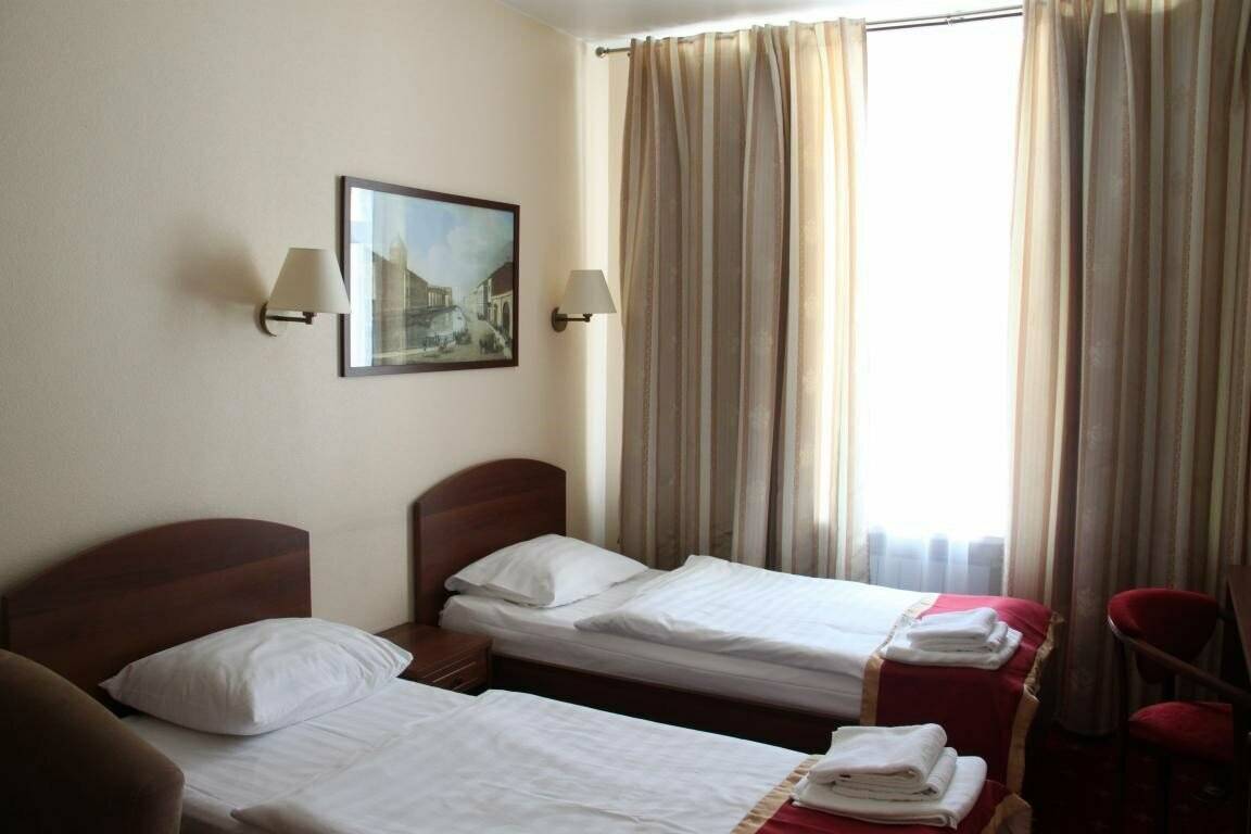 Фотографии номера Семейный двухкомнатный четырехместный номер в Гостинице Россия Санкт-Петербург