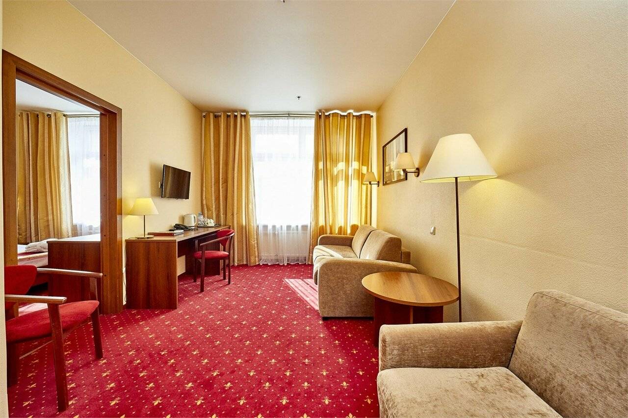 Фотографии номера Делюкс - двухкомнатный в Гостинице Россия Санкт-Петербург