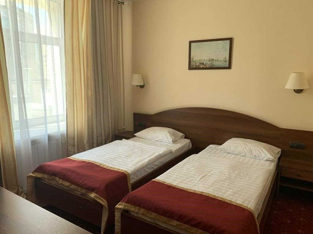 Фотографии номера Семейный двухкомнатный четырехместный номер в Гостинице Россия Санкт-Петербург